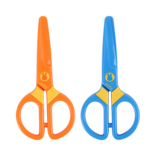 <p>

The M&G No. 91304 Scissors are a great addition to any home or workspace. These scissors feature high quality stainless steel blades that are designed for precision cuts and lasting sharpness. The ergonomic handles are designed for a comfortable and secure grip, making them easy to use and reducing hand fatigue. The blades are also equipped with a non-stick coating, making them resistant to adhesives and other materials. They are suitable for a variety of cutting tasks and are perfect for cutting paper